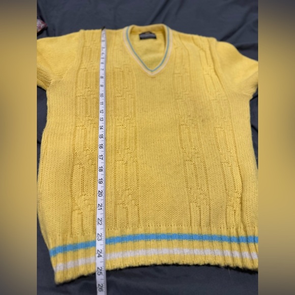 VTG 50s Unisex Sz:L Sportswear Bright Yellow VNeck Cable Knit Preppy Sweater. - Picture 8 of 10